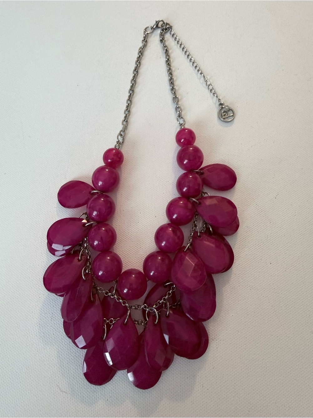 VTG Erica Lyons Bold chunky multi-layer Fuchsia Statement Necklace silver tone